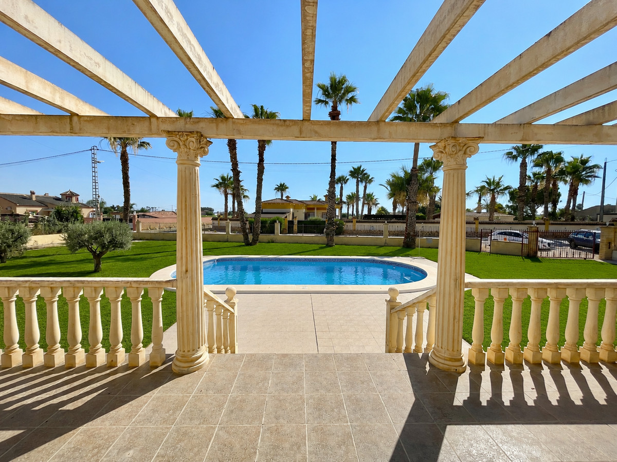 For sale - 4 Bedroom 3 Bathroom House - Detached Villa in Catral - Catral Centro  - Alicante