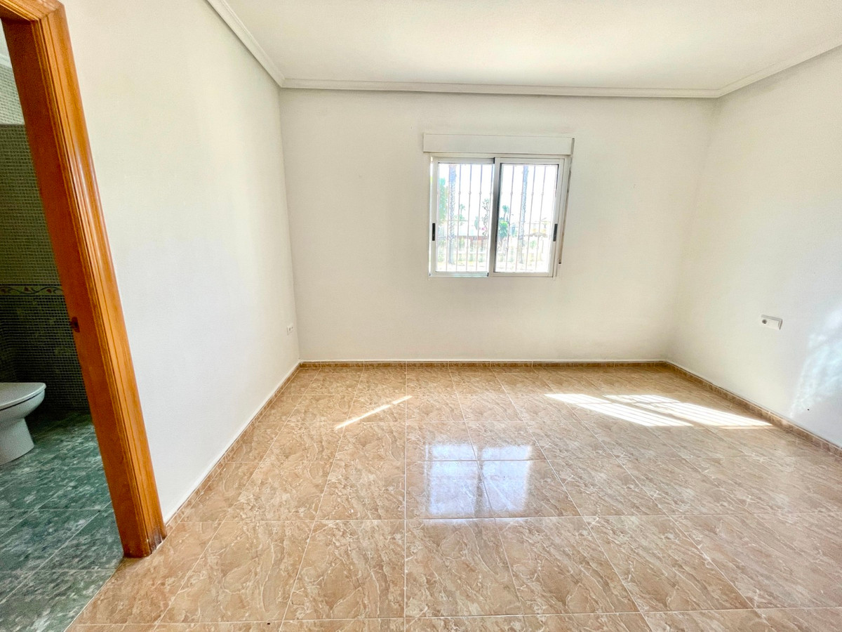 For sale - 4 Bedroom 3 Bathroom House - Detached Villa in Catral - Catral Centro  - Alicante