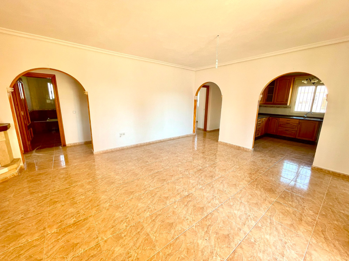 For sale - 4 Bedroom 3 Bathroom House - Detached Villa in Catral - Catral Centro  - Alicante