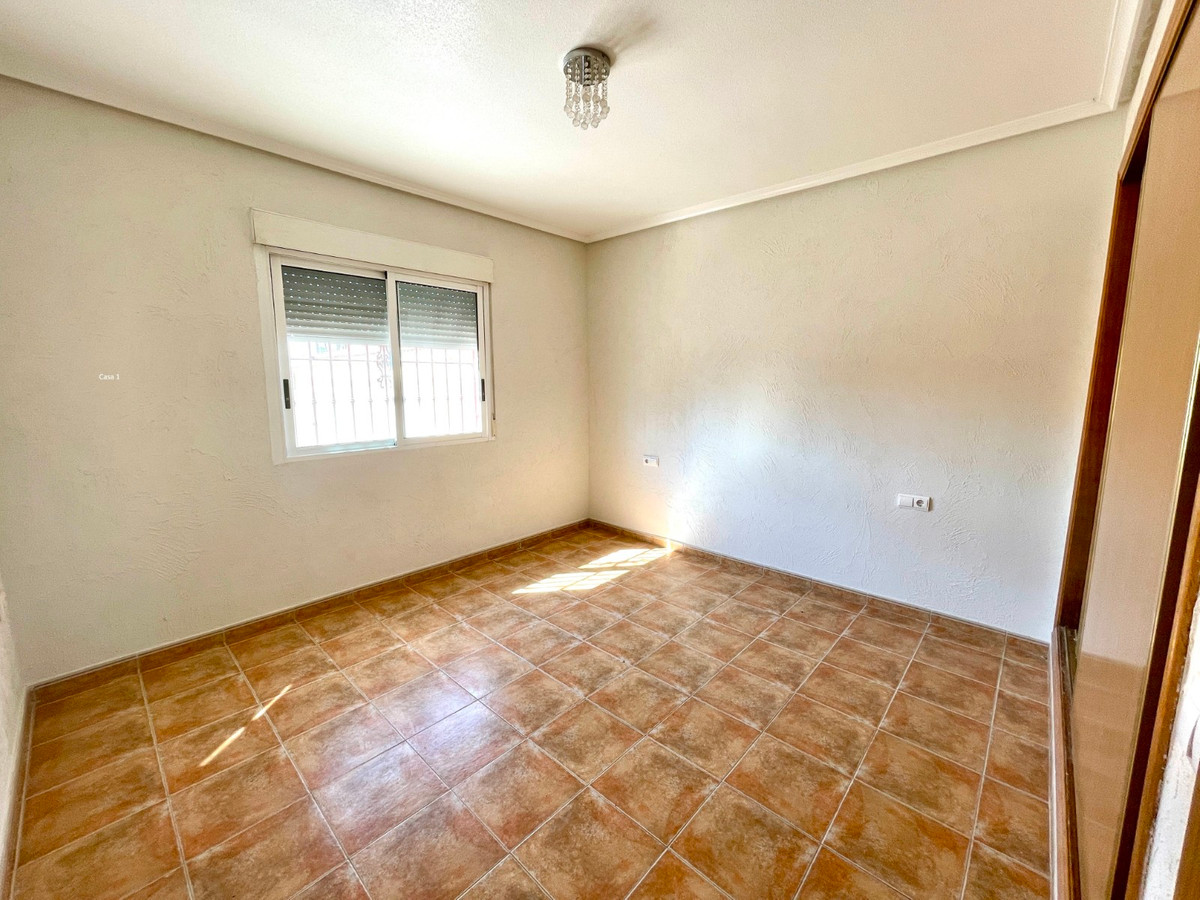 For sale - 4 Bedroom 3 Bathroom House - Detached Villa in Catral - Catral Centro  - Alicante