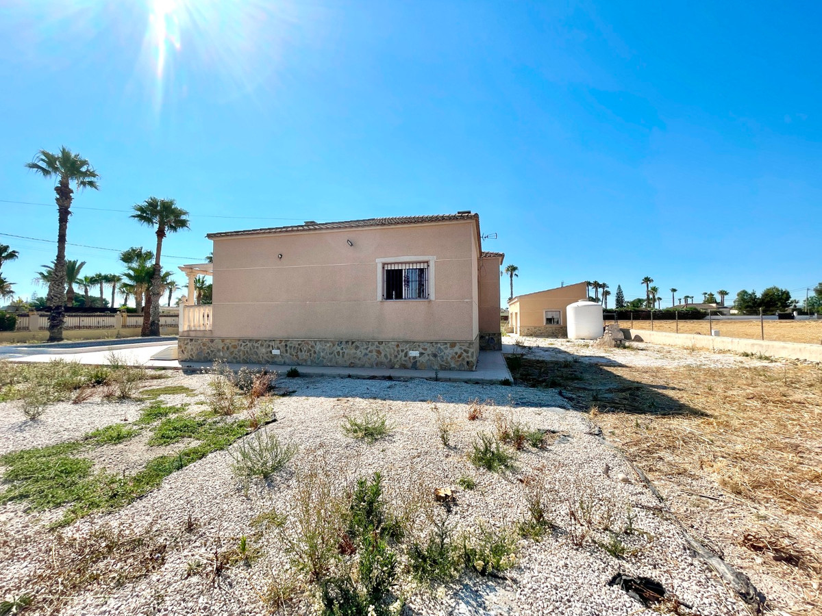 For sale - 4 Bedroom 3 Bathroom House - Detached Villa in Catral - Catral Centro  - Alicante