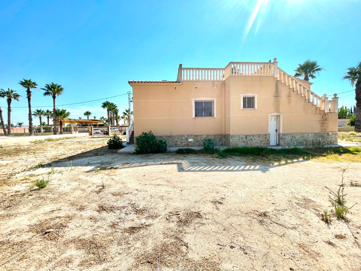 For sale - 4 Bedroom 3 Bathroom House - Detached Villa in Catral - Catral Centro  - Alicante