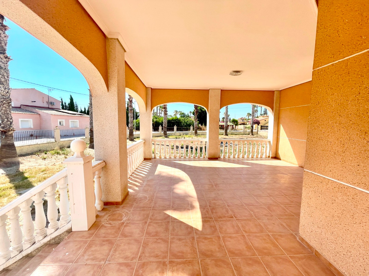 For sale - 4 Bedroom 3 Bathroom House - Detached Villa in Catral - Catral Centro  - Alicante