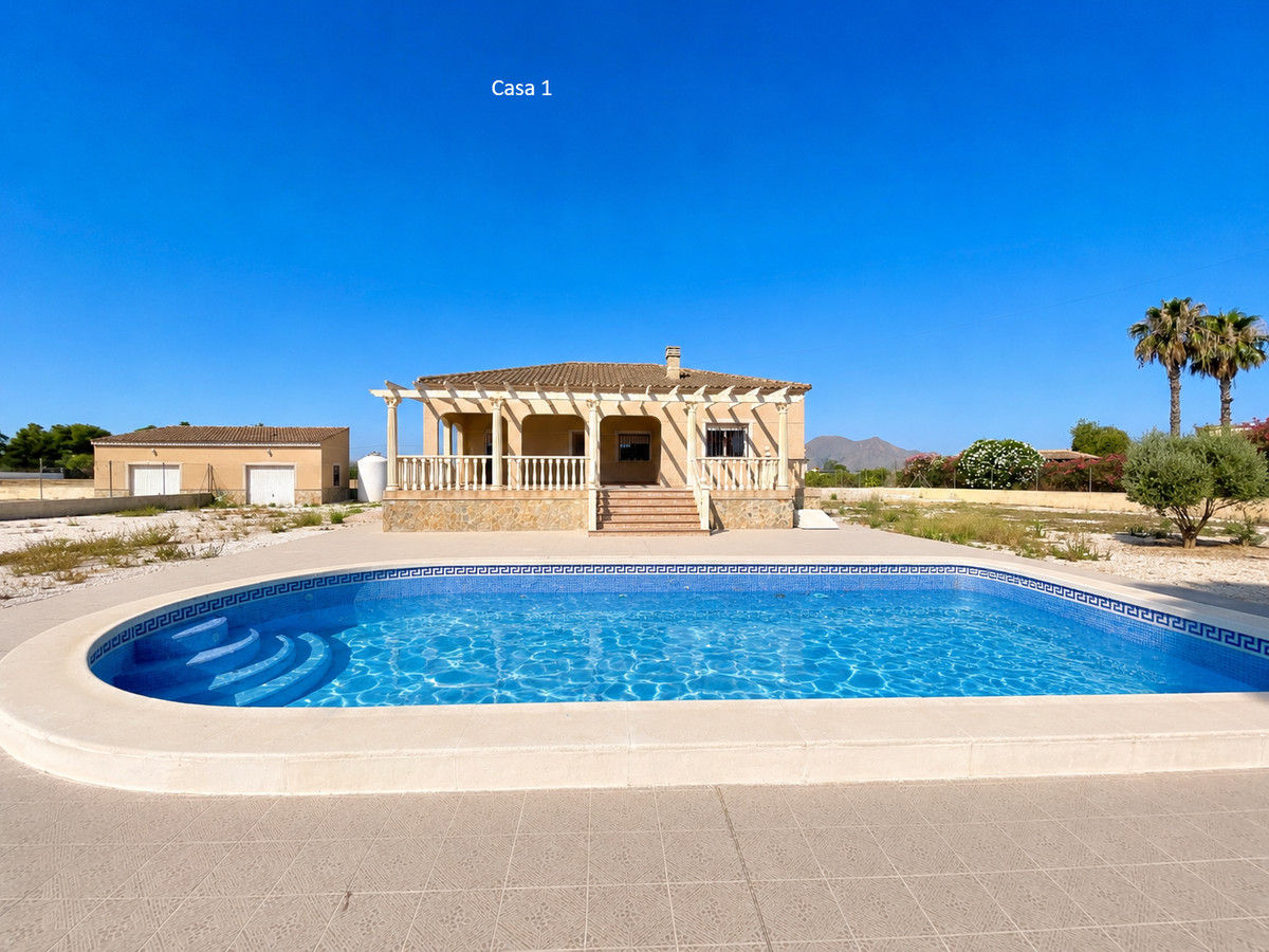 For sale - 4 Bedroom 3 Bathroom House - Detached Villa in Catral - Catral Centro  - Alicante