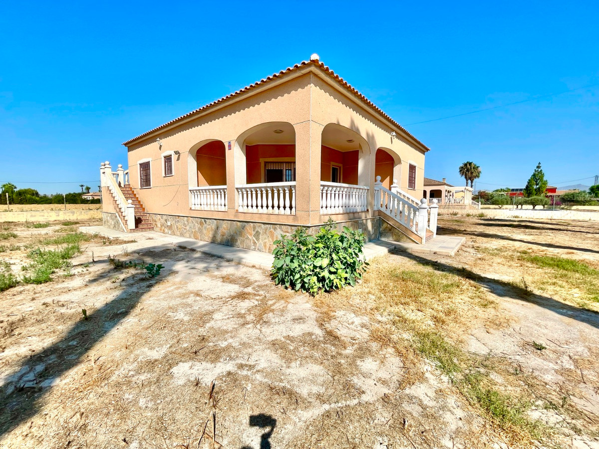 For sale - 4 Bedroom 3 Bathroom House - Detached Villa in Catral - Catral Centro  - Alicante