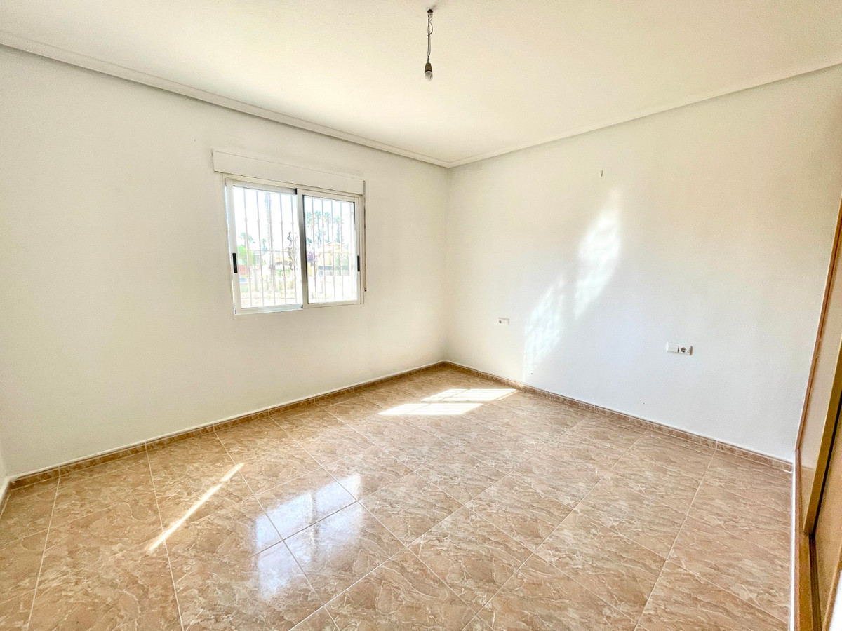 For sale - 4 Bedroom 3 Bathroom House - Detached Villa in Catral - Catral Centro  - Alicante