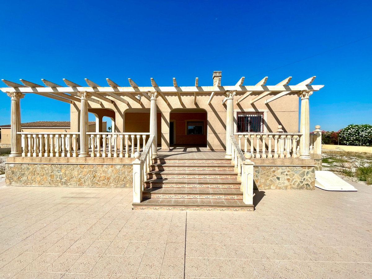 For sale - 4 Bedroom 3 Bathroom House - Detached Villa in Catral - Catral Centro  - Alicante