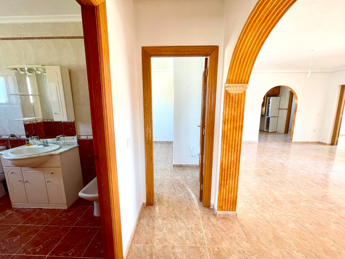 For sale - 4 Bedroom 3 Bathroom House - Detached Villa in Catral - Catral Centro  - Alicante