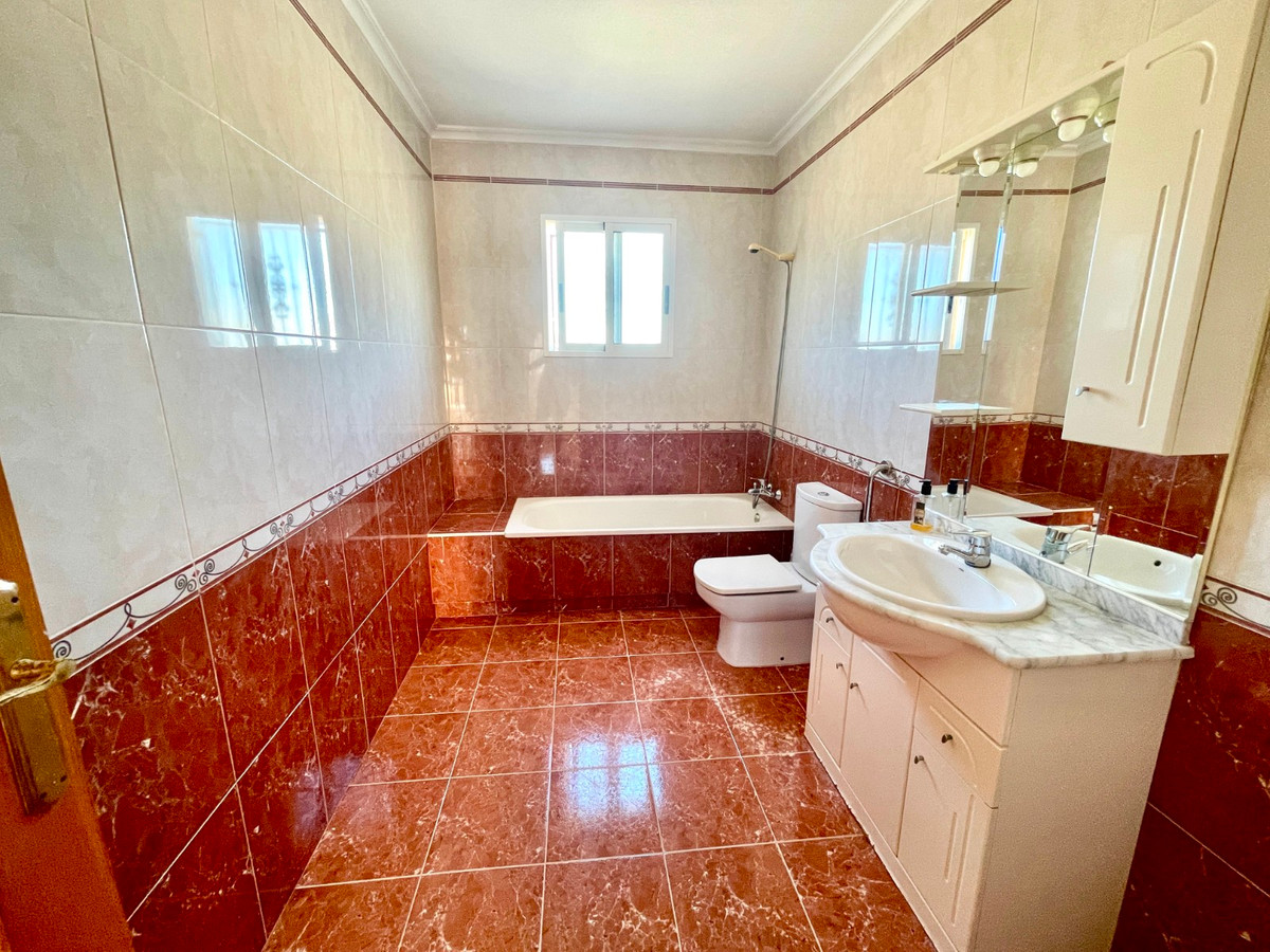 For sale - 4 Bedroom 3 Bathroom House - Detached Villa in Catral - Catral Centro  - Alicante