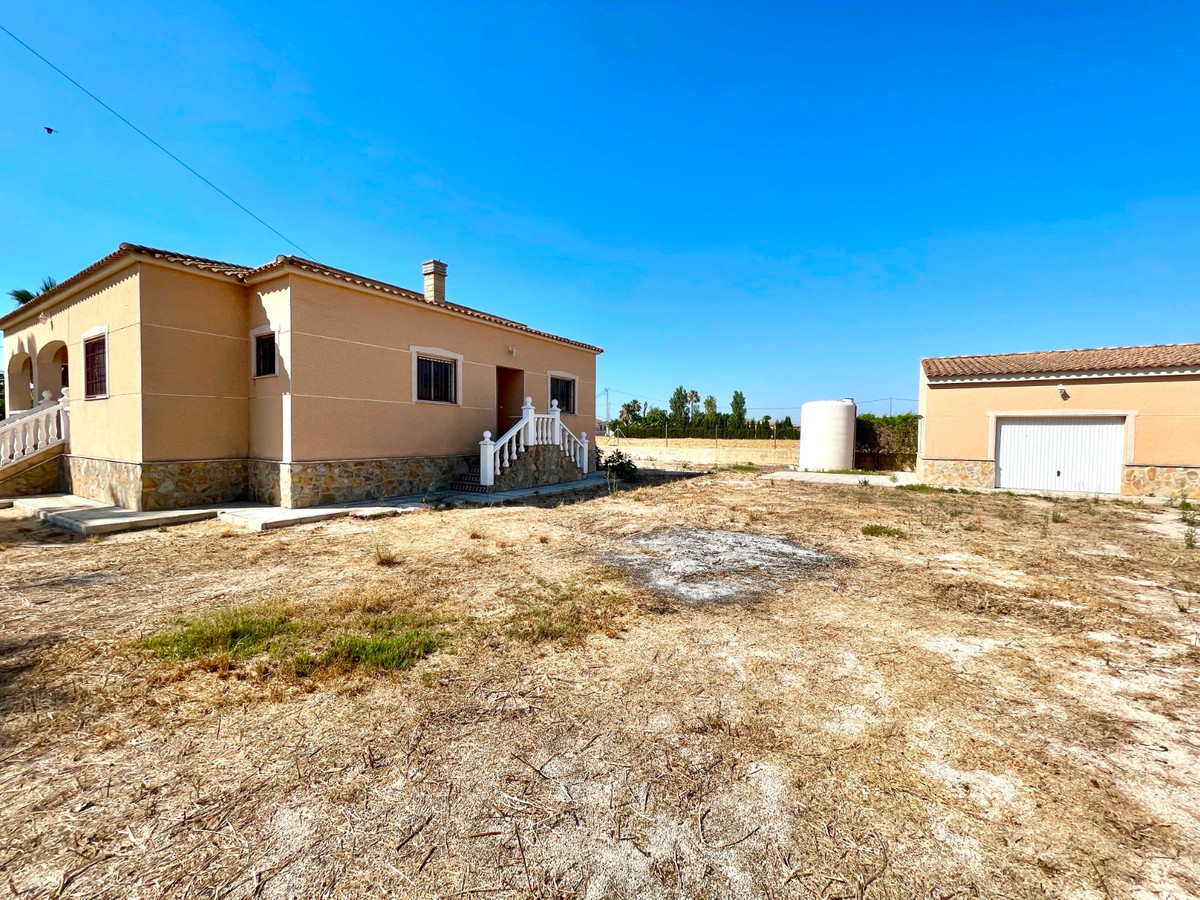 For sale - 4 Bedroom 3 Bathroom House - Detached Villa in Catral - Catral Centro  - Alicante
