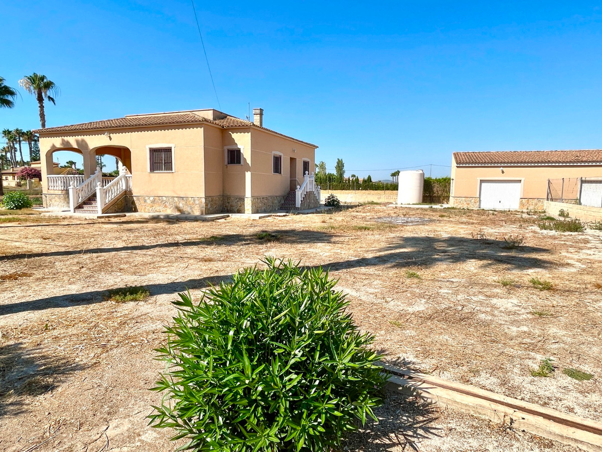 For sale - 4 Bedroom 3 Bathroom House - Detached Villa in Catral - Catral Centro  - Alicante