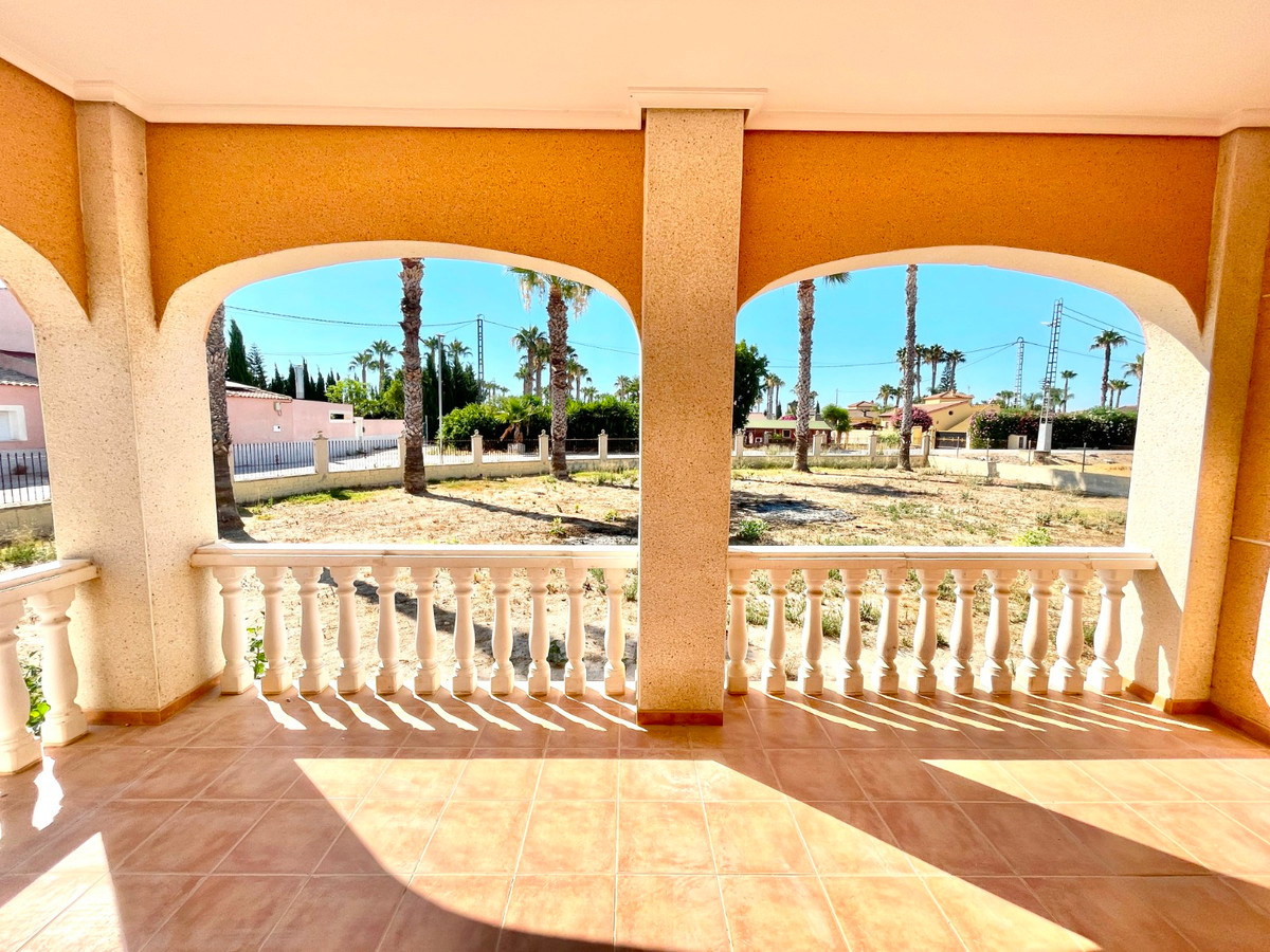 For sale - 4 Bedroom 3 Bathroom House - Detached Villa in Catral - Catral Centro  - Alicante