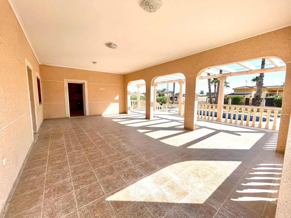 For sale - 4 Bedroom 3 Bathroom House - Detached Villa in Catral - Catral Centro  - Alicante