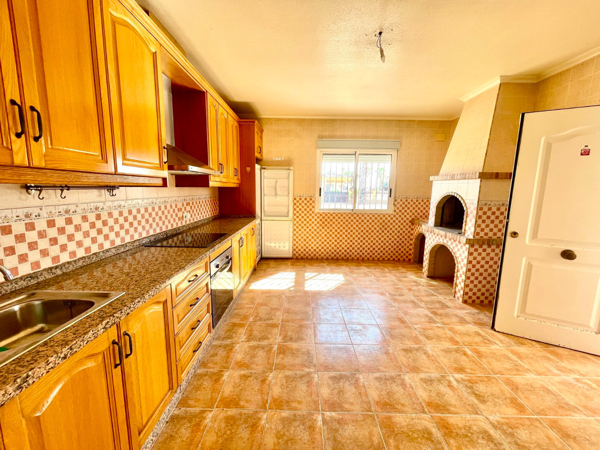 For sale - 4 Bedroom 3 Bathroom House - Detached Villa in Catral - Catral Centro  - Alicante