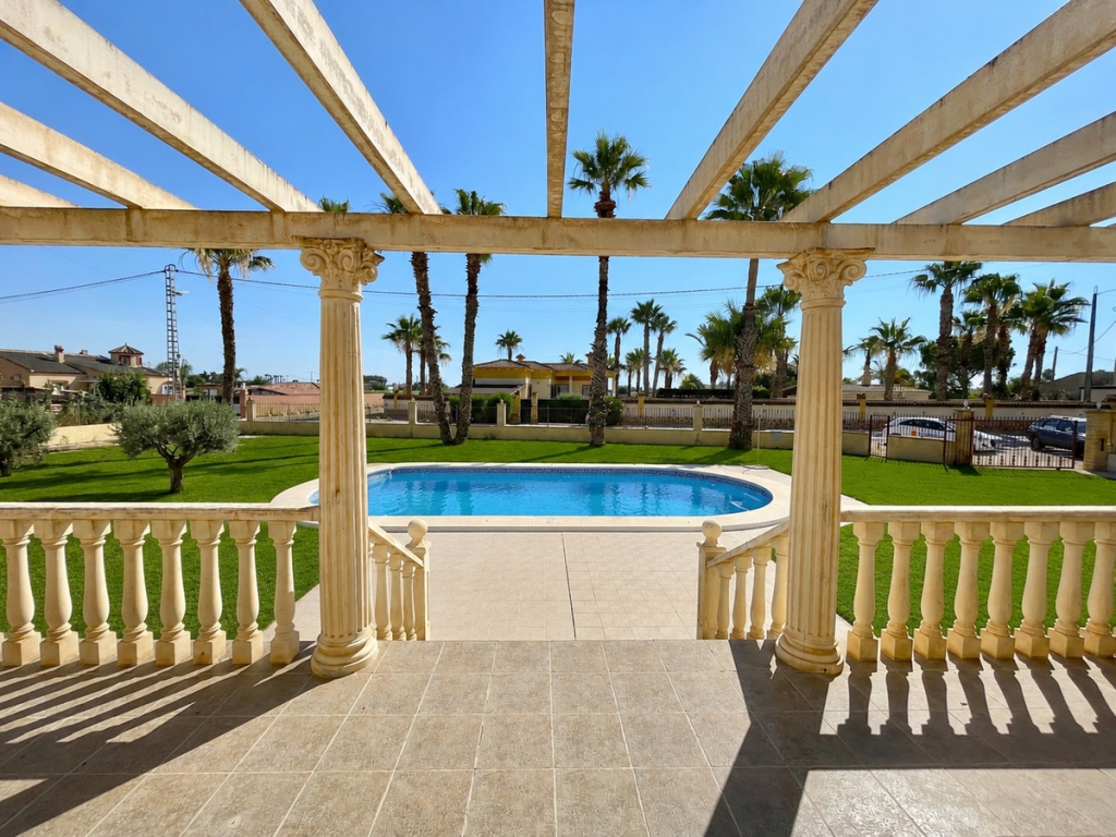4 Bedroom 3 Bathroom House - Detached Villa in Catral