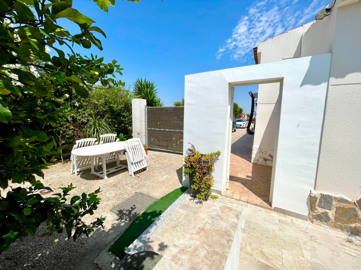 For sale - 4 Bedroom 3 Bathroom House - Detached Villa in Daya Nueva - Daya Nueva Centro  - Alicante