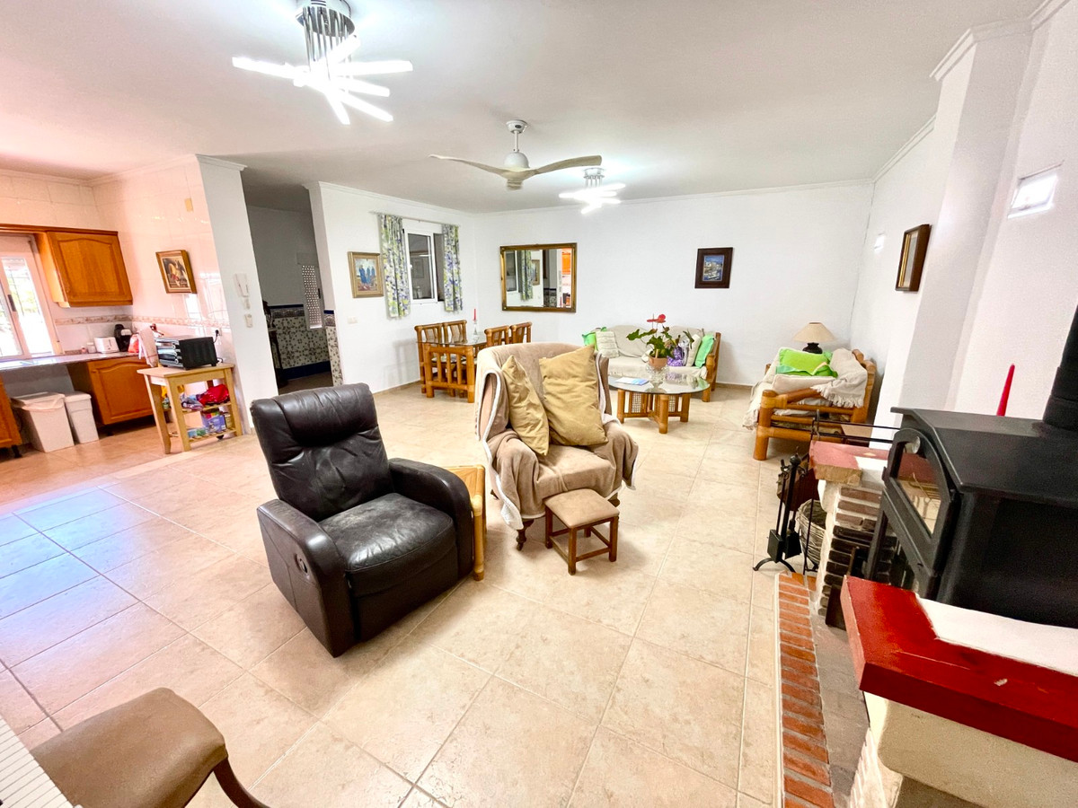 For sale - 4 Bedroom 3 Bathroom House - Detached Villa in Daya Nueva - Daya Nueva Centro  - Alicante