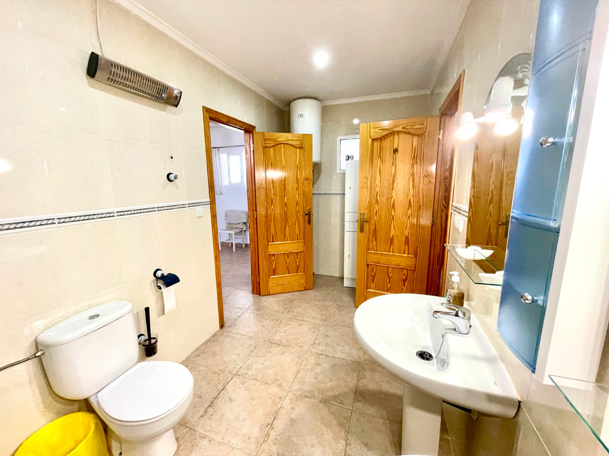For sale - 4 Bedroom 3 Bathroom House - Detached Villa in Daya Nueva - Daya Nueva Centro  - Alicante