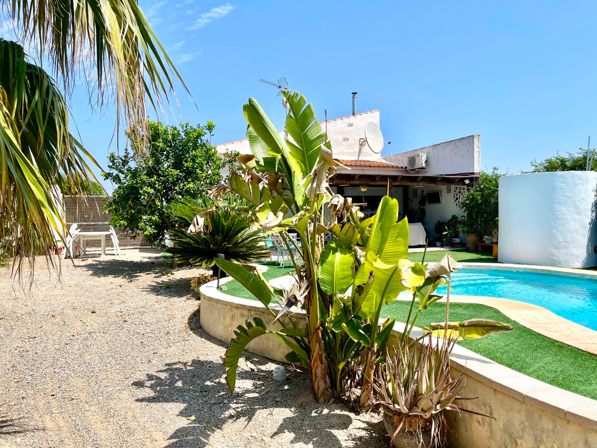 For sale - 4 Bedroom 3 Bathroom House - Detached Villa in Daya Nueva - Daya Nueva Centro  - Alicante