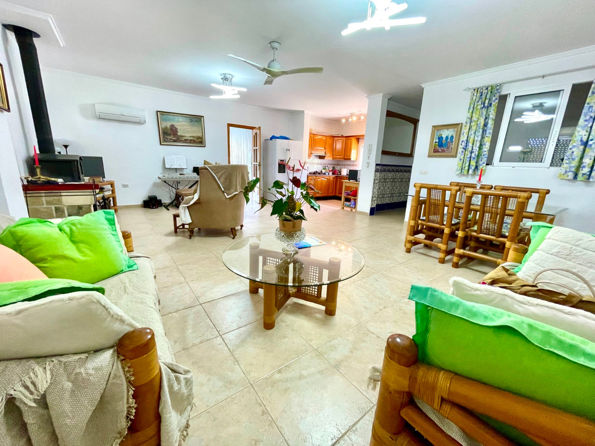 For sale - 4 Bedroom 3 Bathroom House - Detached Villa in Daya Nueva - Daya Nueva Centro  - Alicante