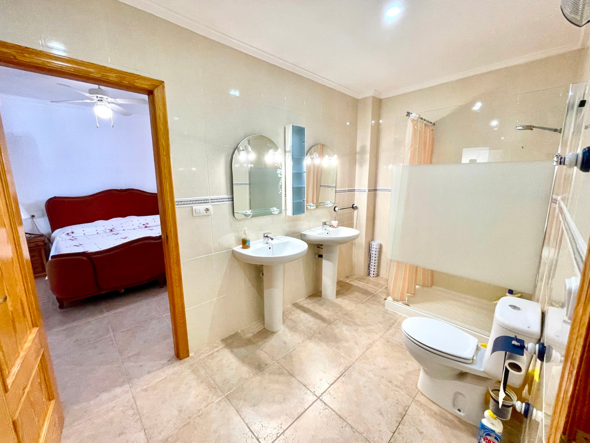 For sale - 4 Bedroom 3 Bathroom House - Detached Villa in Daya Nueva - Daya Nueva Centro  - Alicante