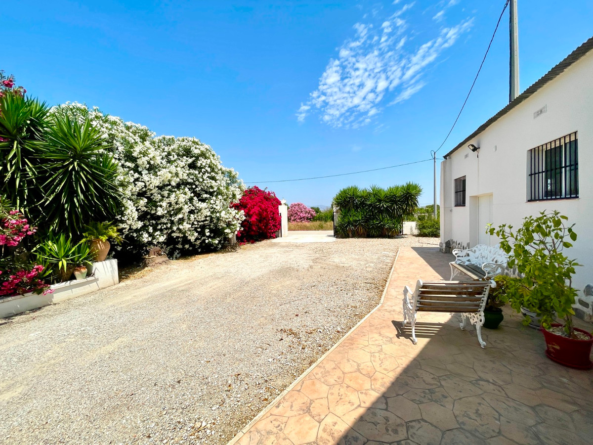 For sale - 4 Bedroom 3 Bathroom House - Detached Villa in Daya Nueva - Daya Nueva Centro  - Alicante