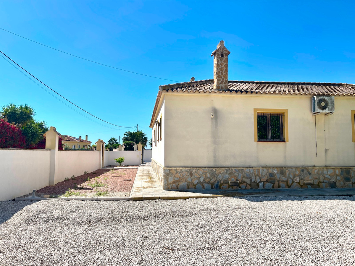 For sale - 4 Bedroom 3 Bathroom House - Detached Villa in Catral - Catral Centro  - Alicante