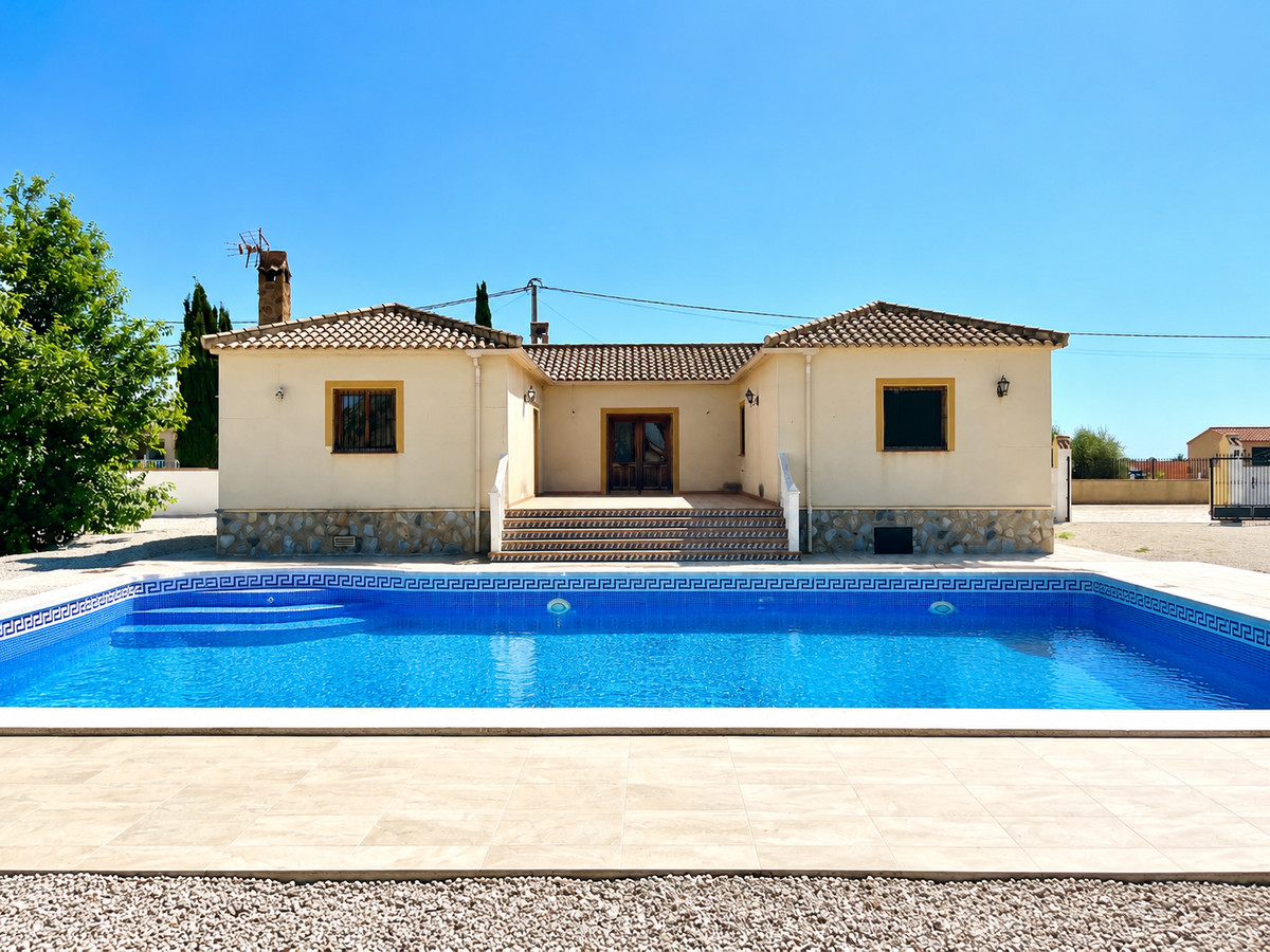 For sale - 4 Bedroom 3 Bathroom House - Detached Villa in Catral - Catral Centro  - Alicante