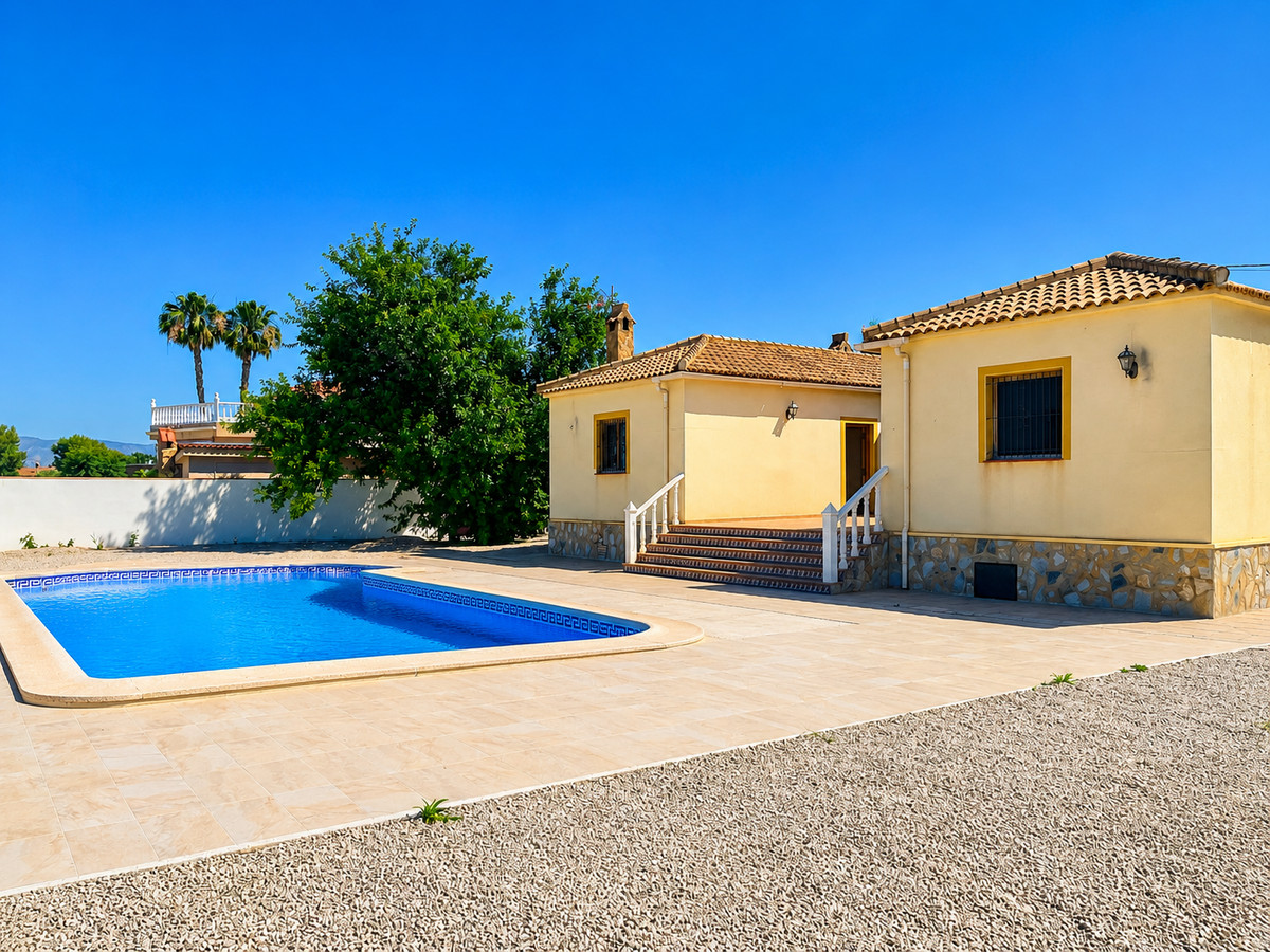 For sale - 4 Bedroom 3 Bathroom House - Detached Villa in Catral - Catral Centro  - Alicante