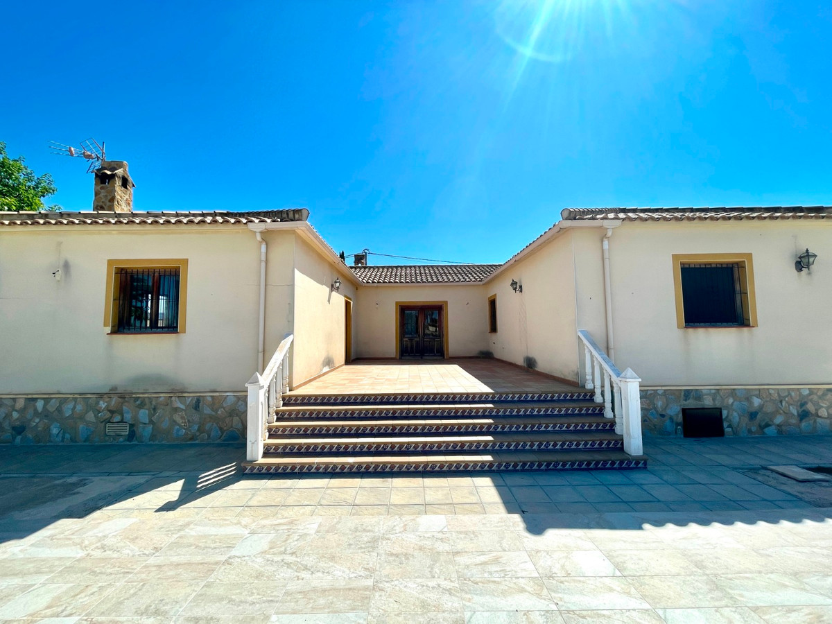For sale - 4 Bedroom 3 Bathroom House - Detached Villa in Catral - Catral Centro  - Alicante