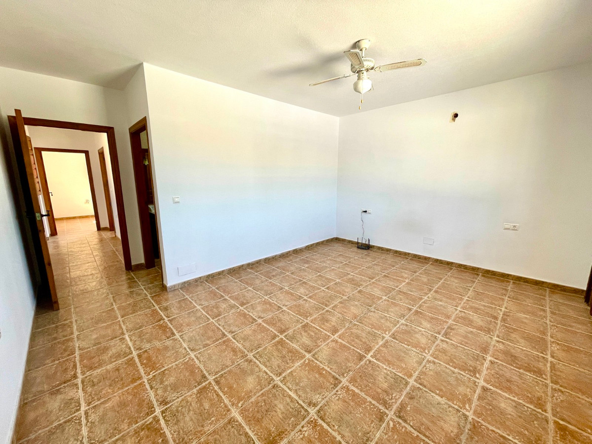 For sale - 4 Bedroom 3 Bathroom House - Detached Villa in Catral - Catral Centro  - Alicante