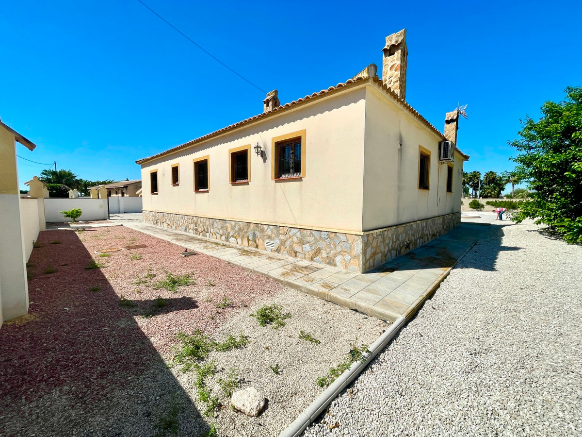 For sale - 4 Bedroom 3 Bathroom House - Detached Villa in Catral - Catral Centro  - Alicante