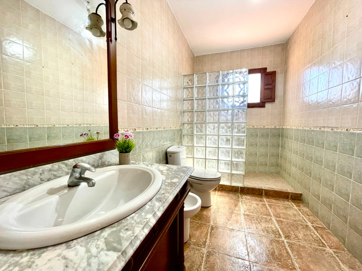 For sale - 4 Bedroom 3 Bathroom House - Detached Villa in Catral - Catral Centro  - Alicante