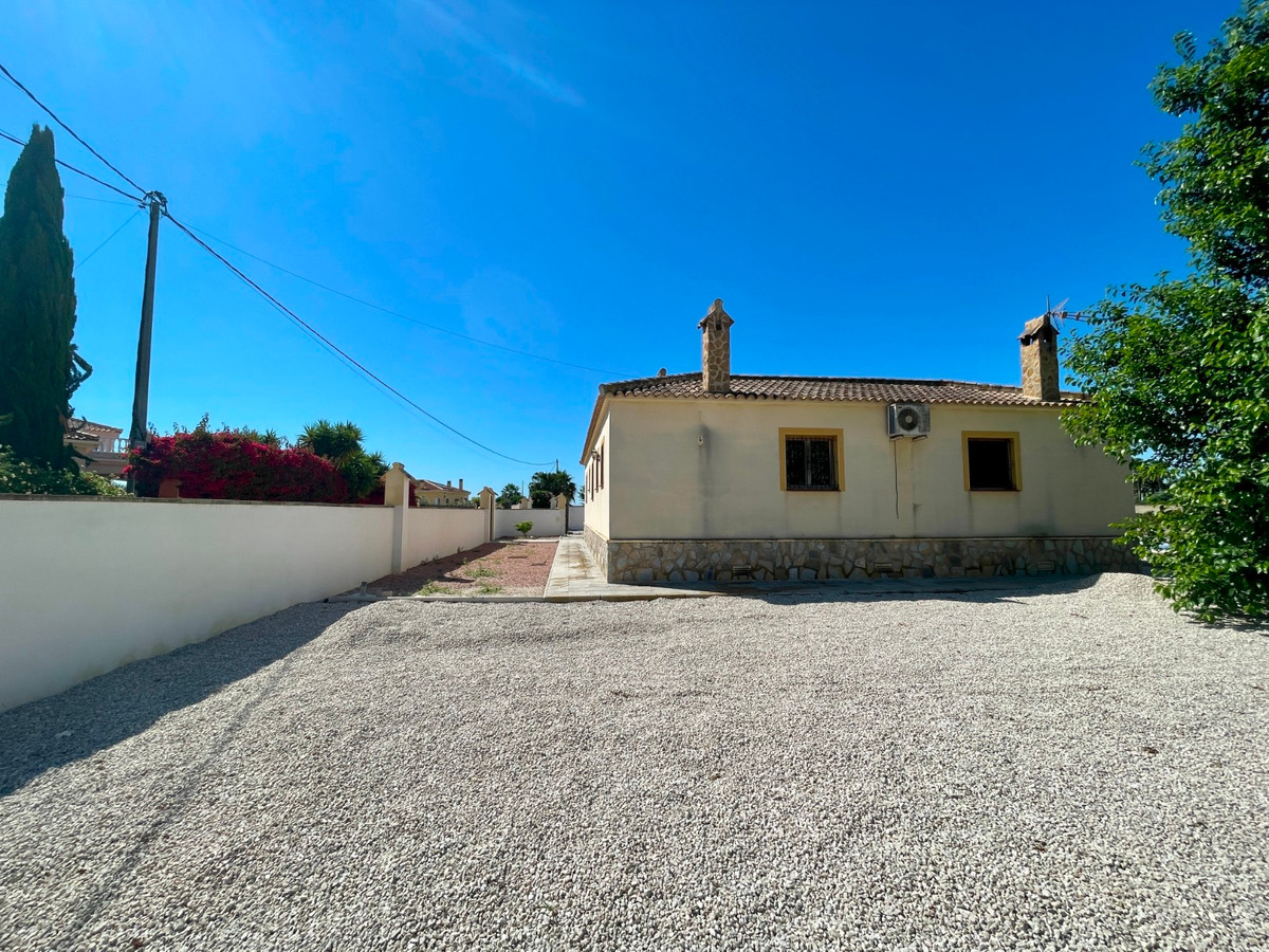 For sale - 4 Bedroom 3 Bathroom House - Detached Villa in Catral - Catral Centro  - Alicante