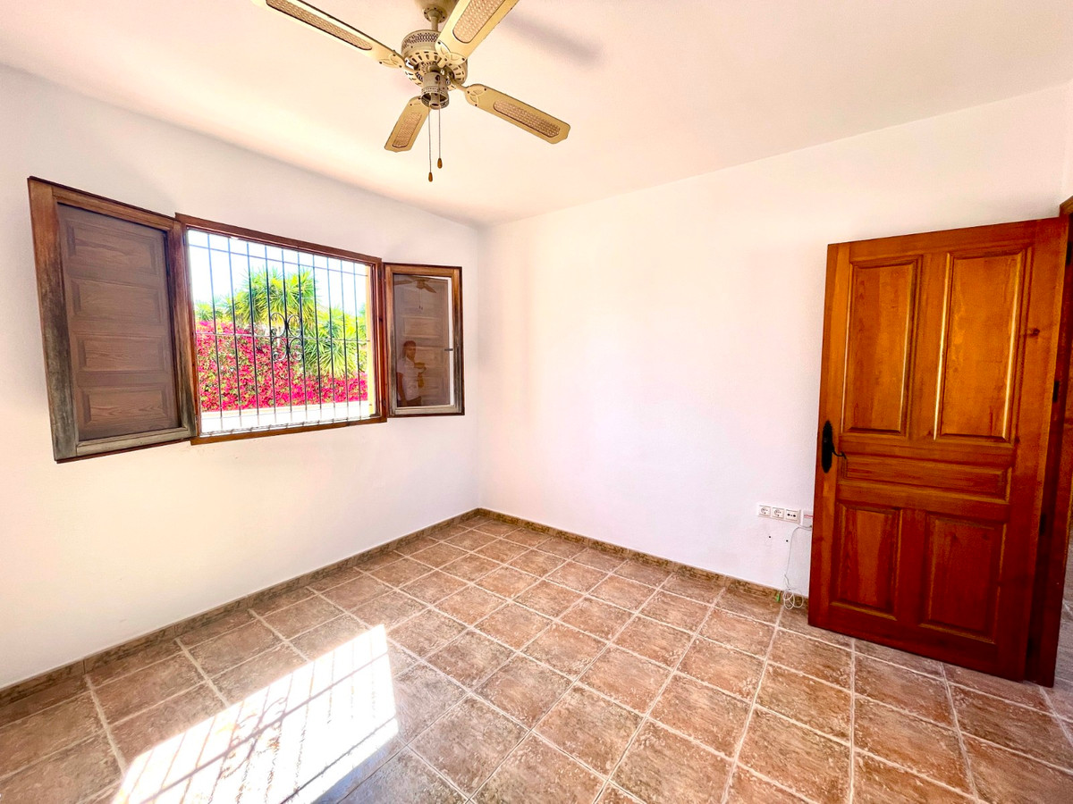 For sale - 4 Bedroom 3 Bathroom House - Detached Villa in Catral - Catral Centro  - Alicante