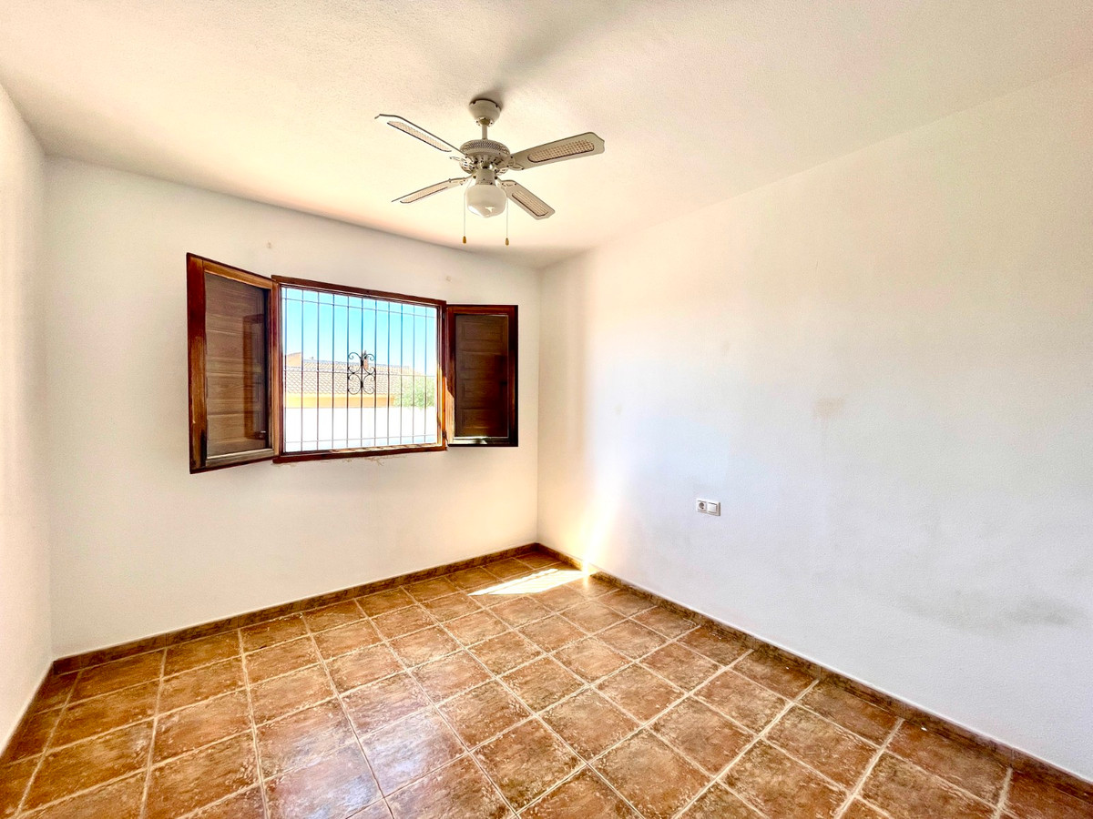 For sale - 4 Bedroom 3 Bathroom House - Detached Villa in Catral - Catral Centro  - Alicante