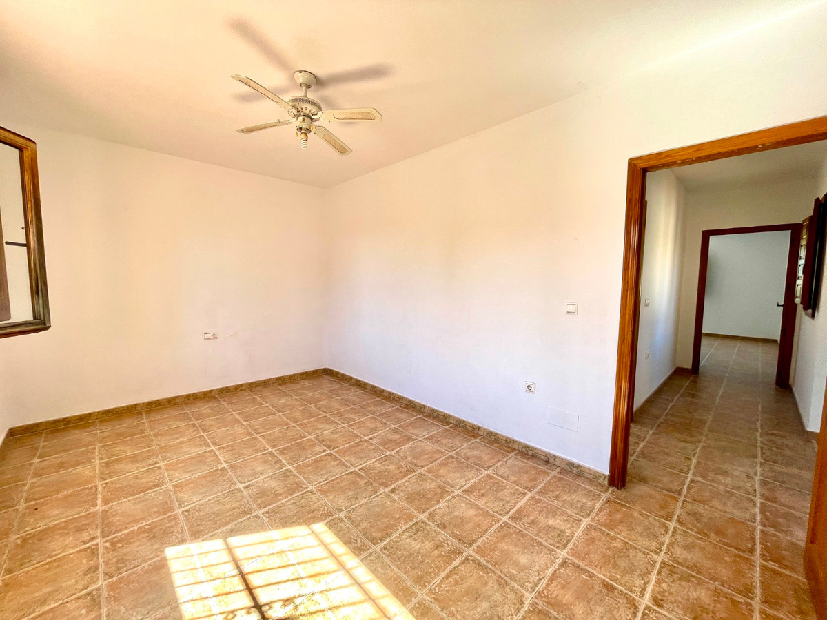 For sale - 4 Bedroom 3 Bathroom House - Detached Villa in Catral - Catral Centro  - Alicante