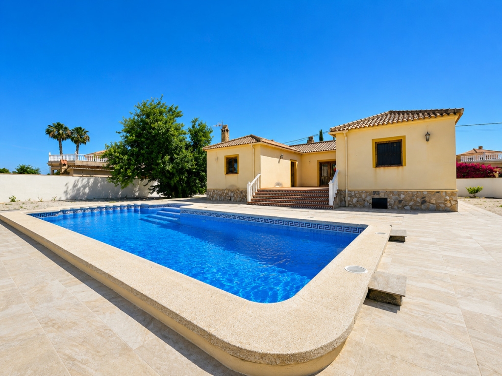 4 Bedroom 3 Bathroom House - Detached Villa in Catral