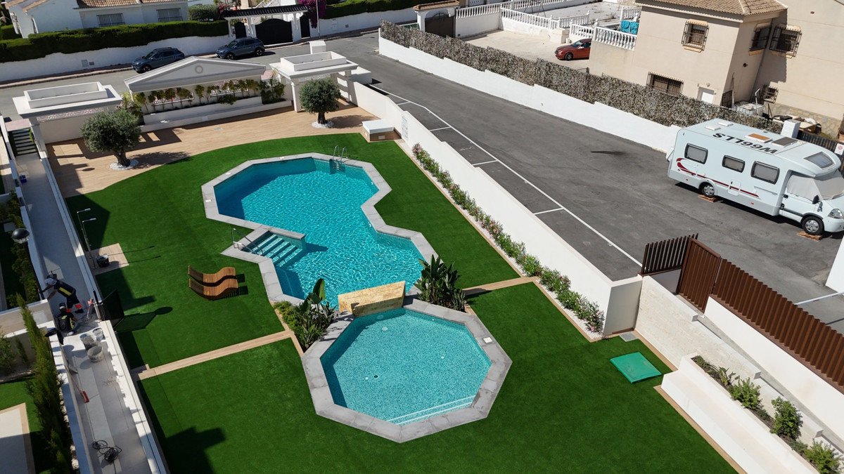 For sale - 2 Bedroom 2 Bathroom House - Bungalow in Rojales - Ciudad Quesada  - Alicante