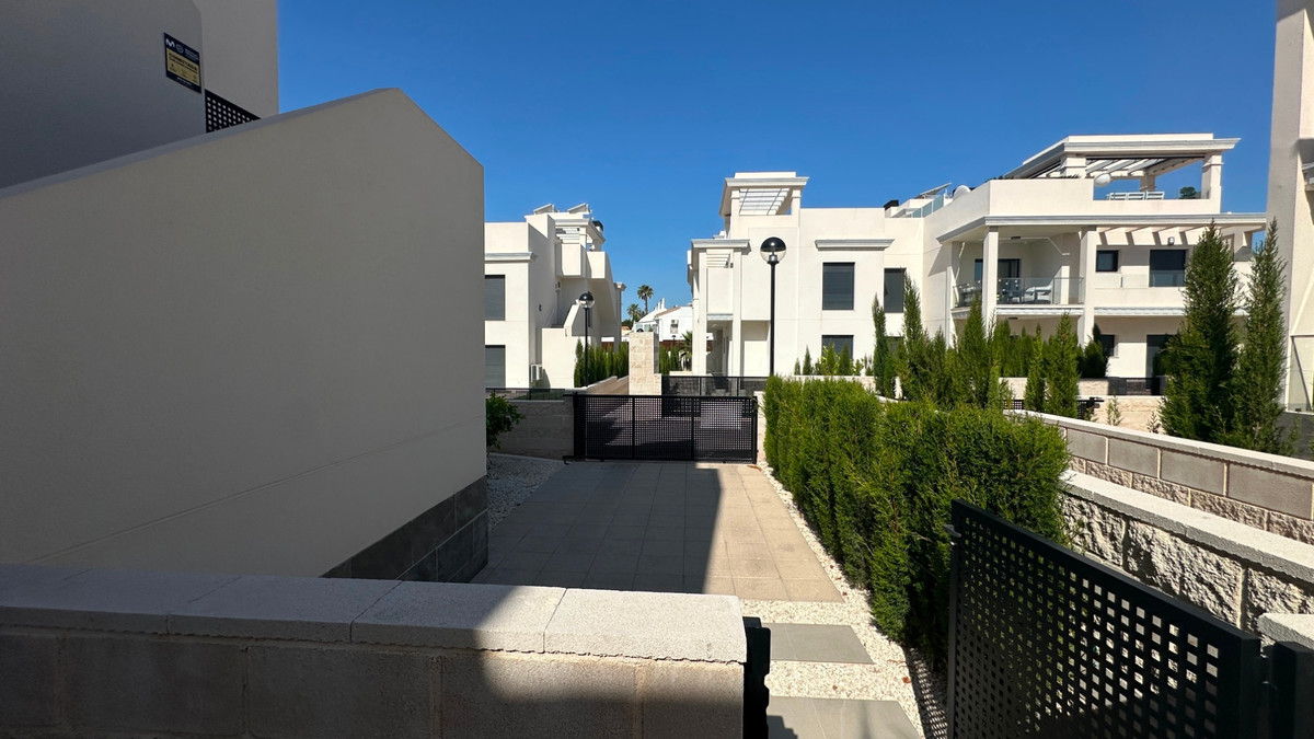 For sale - 2 Bedroom 2 Bathroom House - Bungalow in Rojales - Ciudad Quesada  - Alicante
