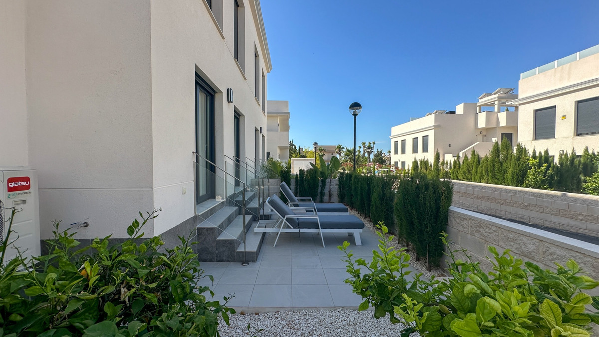 For sale - 2 Bedroom 2 Bathroom House - Bungalow in Rojales - Ciudad Quesada  - Alicante