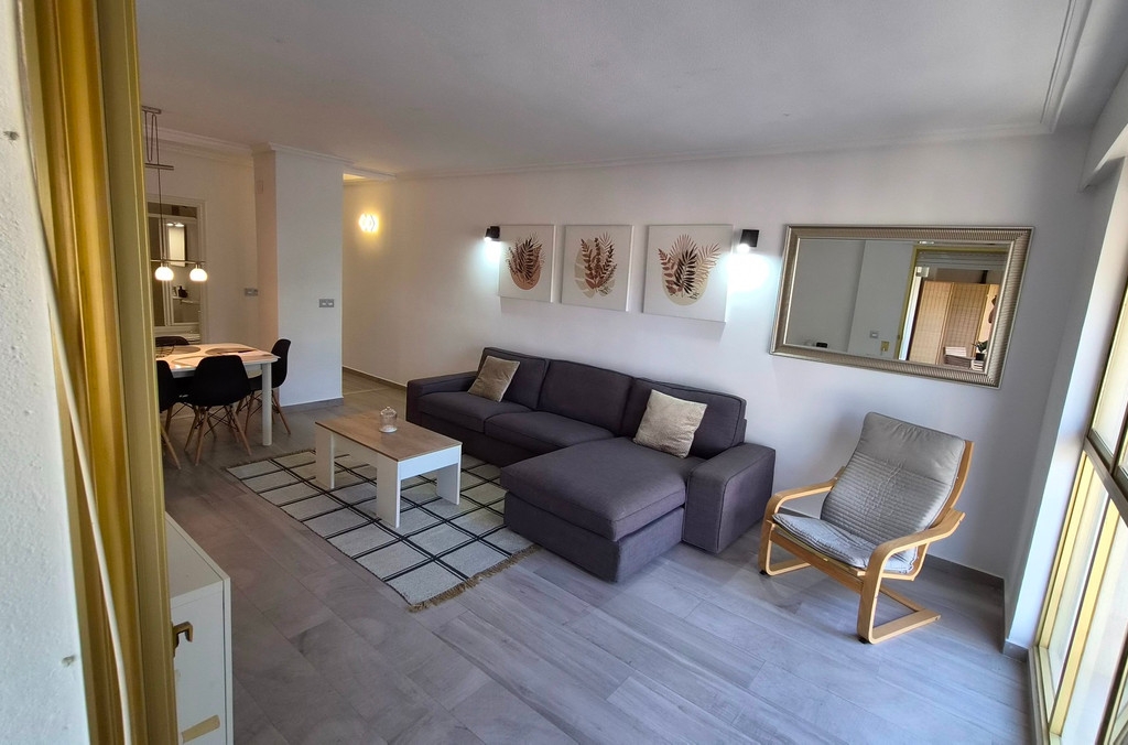3 Bedroom 2 Bathroom Apartment - Middle Floor Apartment in Torrevieja