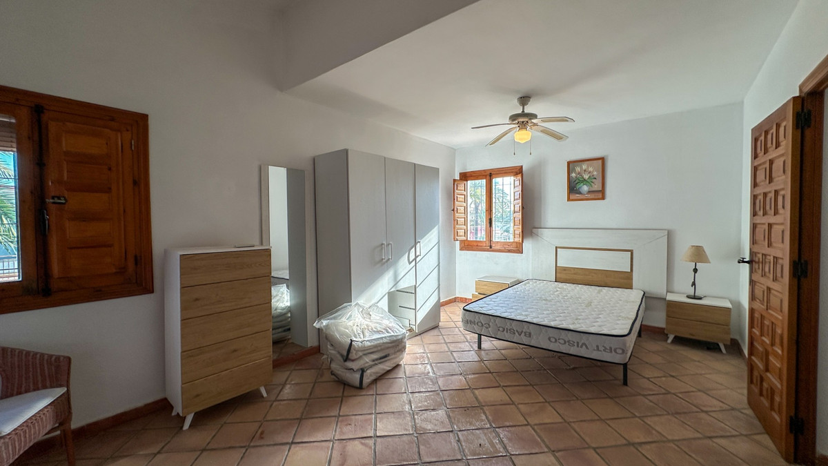 For sale - 4 Bedroom 2 Bathroom Detached Villa in Cabo Roig  - Cabo Roig  - Alicante