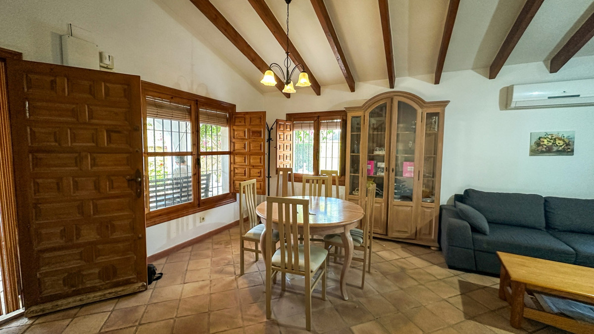 For sale - 4 Bedroom 2 Bathroom Detached Villa in Cabo Roig  - Cabo Roig  - Alicante