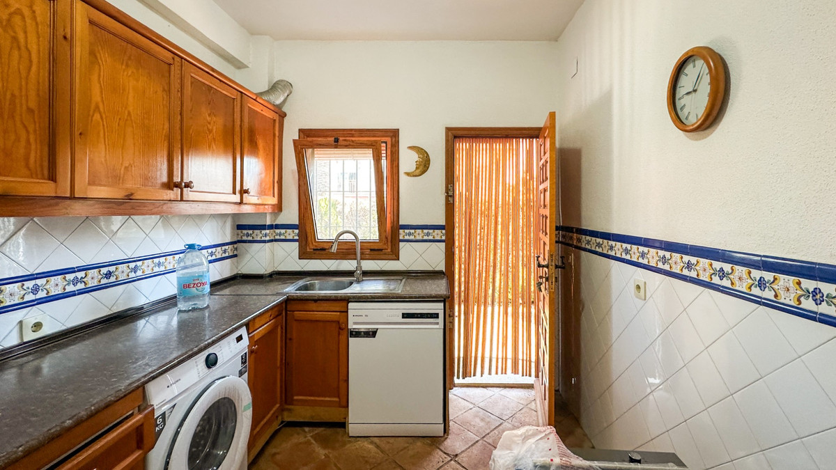 For sale - 4 Bedroom 2 Bathroom Detached Villa in Cabo Roig  - Cabo Roig  - Alicante