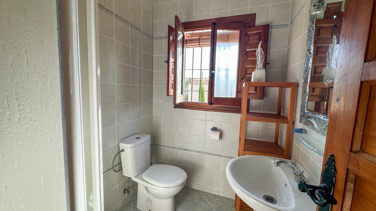 For sale - 4 Bedroom 2 Bathroom Detached Villa in Cabo Roig  - Cabo Roig  - Alicante