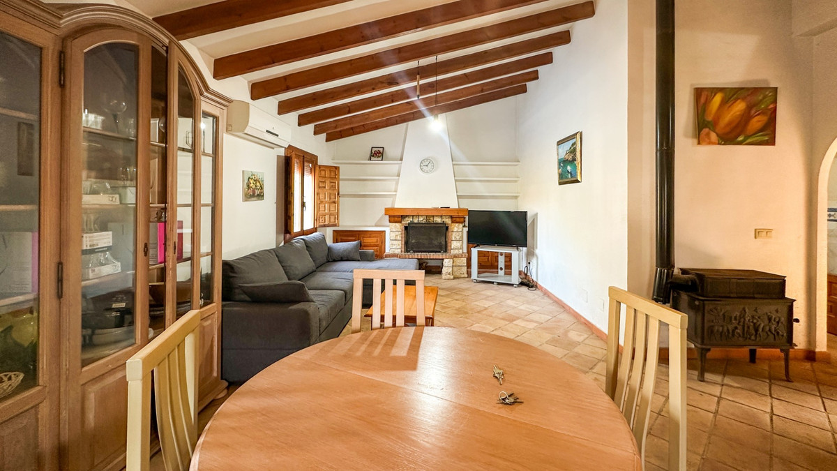 For sale - 4 Bedroom 2 Bathroom Detached Villa in Cabo Roig  - Cabo Roig  - Alicante