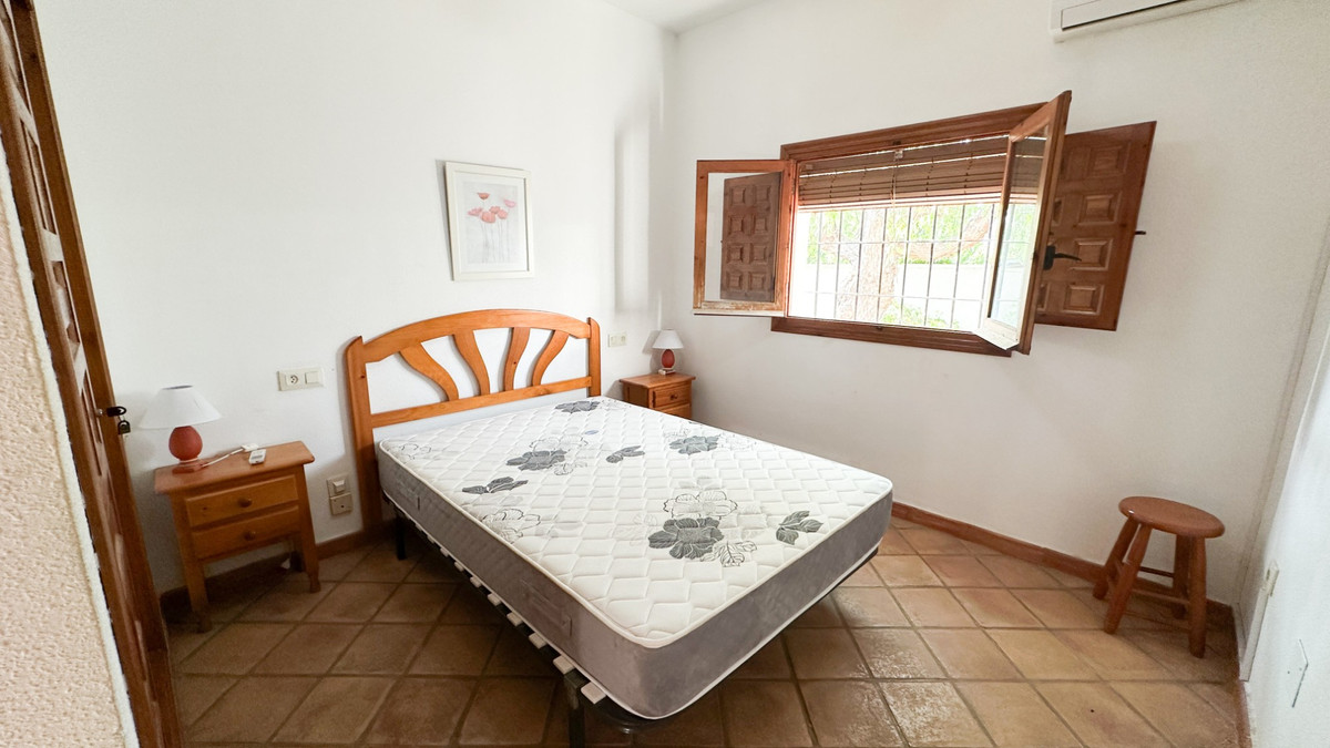 For sale - 4 Bedroom 2 Bathroom Detached Villa in Cabo Roig  - Cabo Roig  - Alicante