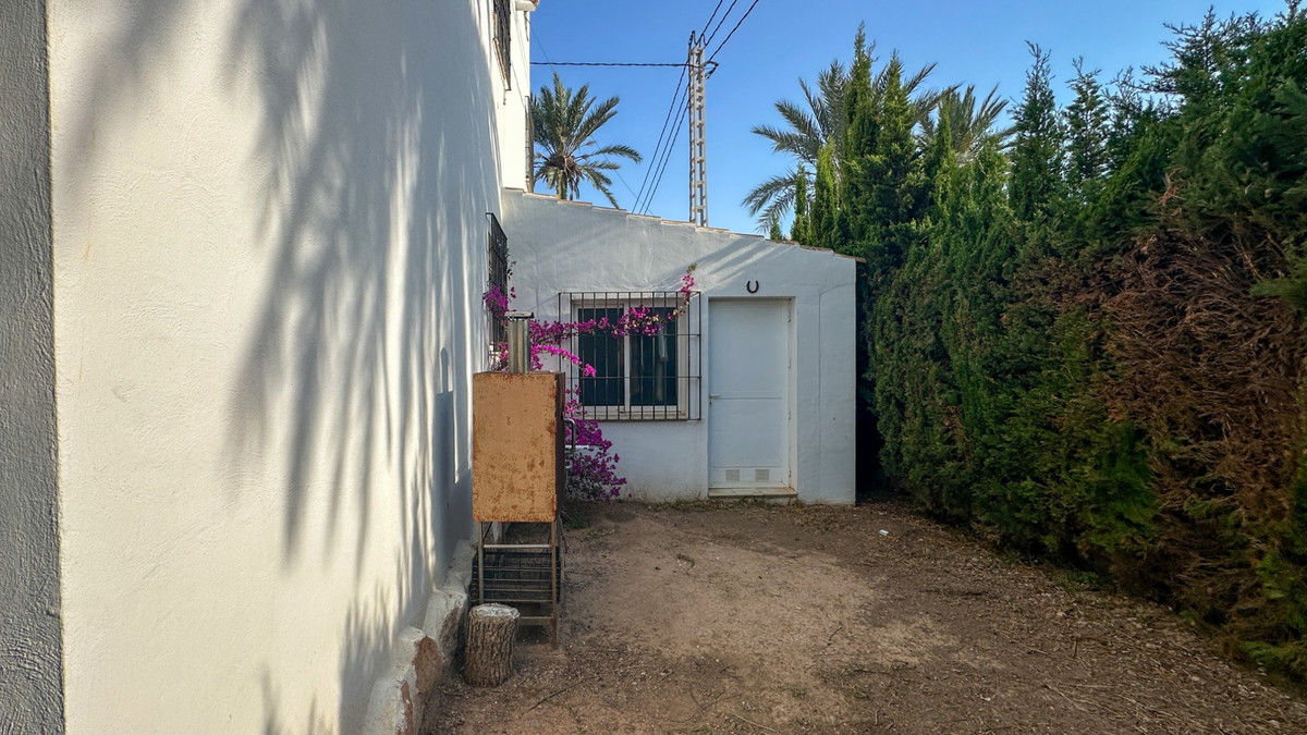 For sale - 4 Bedroom 2 Bathroom Detached Villa in Cabo Roig  - Cabo Roig  - Alicante
