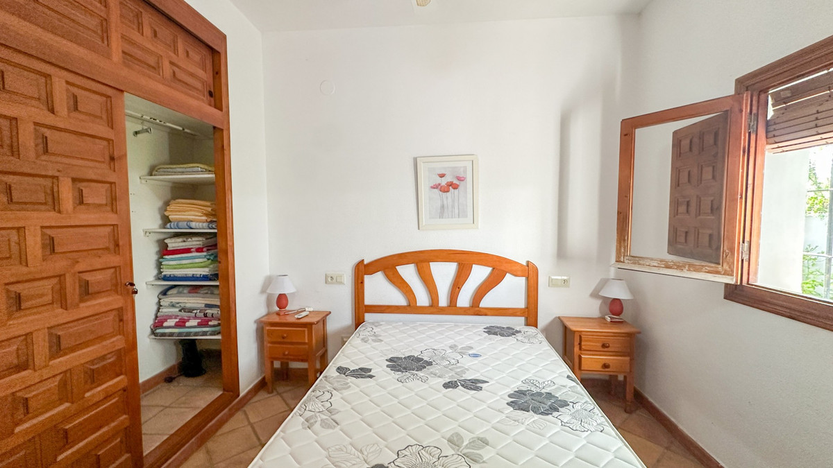 For sale - 4 Bedroom 2 Bathroom Detached Villa in Cabo Roig  - Cabo Roig  - Alicante